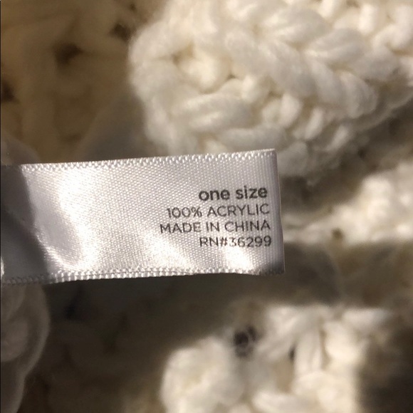 Off white infinity scarf - Picture 5 of 6